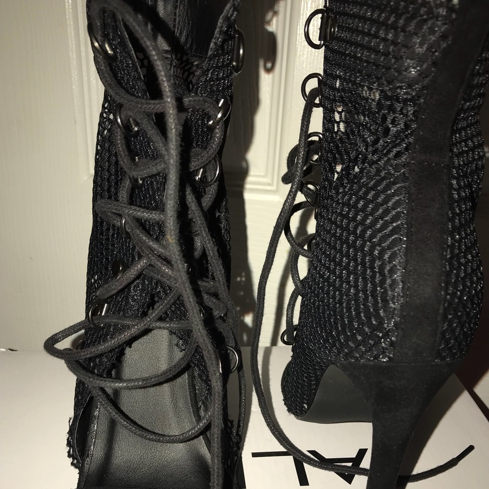 High heels - Picture 3 of 4